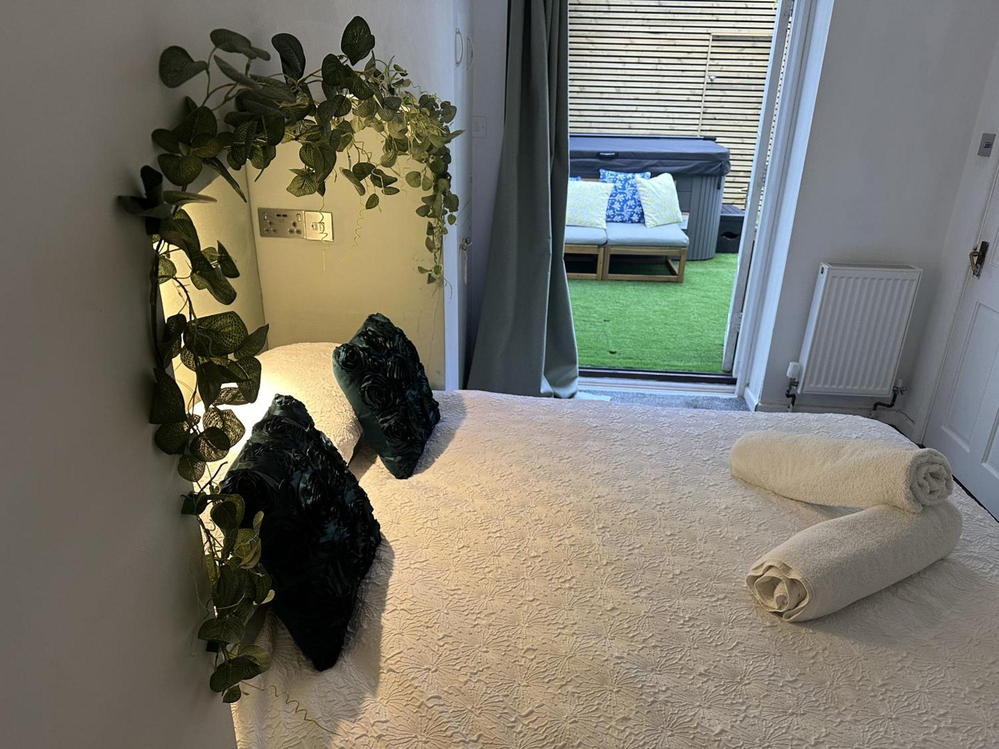 Town Centre With Hot Tub Apartment Cheltenham
